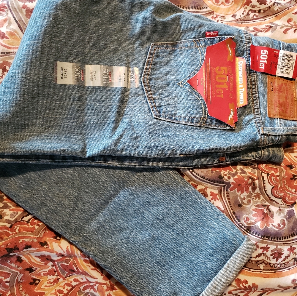 Levis Buttonfly Boyfriend Crop